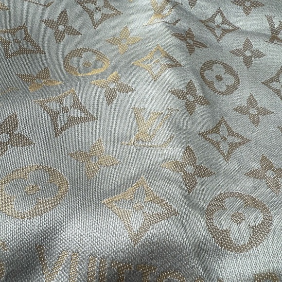 LOUIS VUITTON Monogram Shine Silk Shawl - Picture 2 of 10